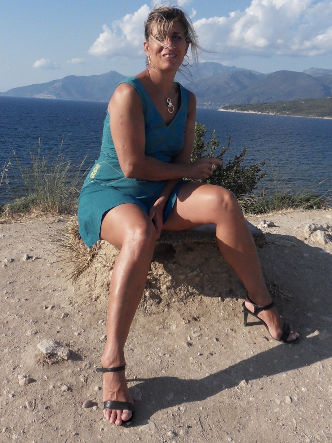 Lisa - I show my open pussy under my small light dress in Corsica #CuSwbyK8